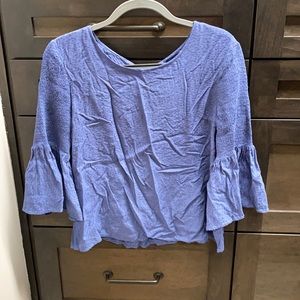 Blue blouse with stretch fabric on the sleeves
